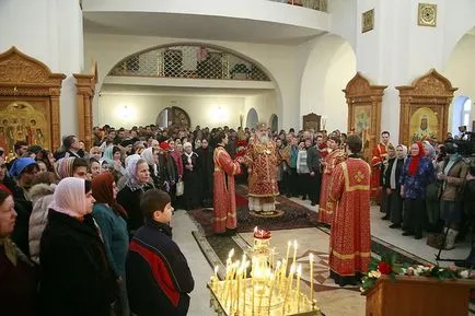 Hogyan megy a templomba, és viselkedjenek istentisztelet (jobbra) Hogyan megy a templomba, és viselkedjenek istentisztelet