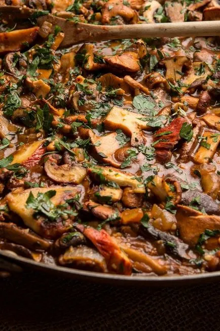 Főzni chanterelles egy serpenyőben, amelyek nem voltak gumi, és nem keserű - receptek Tejfölös,