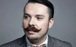 Ahogy privilno ellátás és bajusz