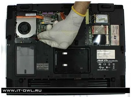 Hogyan szétszerelni a laptop 1