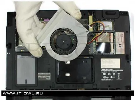 Hogyan szétszerelni a laptop 1
