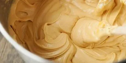 Hogyan készítsünk egy krémes tejszín, puding, csokoládé (hogyan tejföl torta vastag) Hogyan készítsünk egy krémes tejszín, puding, csokoládé