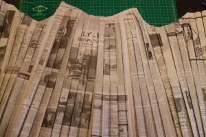 Hogyan készítsünk egy ruhát újságokból