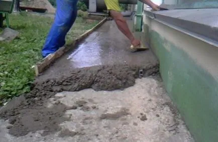 Hogyan készítsünk egy zsaluzat a ház körül, saját kezével