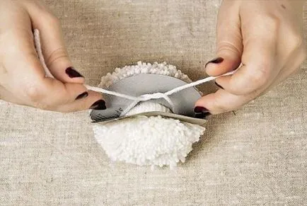 Hogyan készítsünk egy pom-pom a kalapot (pompon a kupak) Hogyan készítsünk egy pom-pom a kalapot