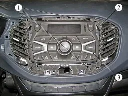 Eltávolítása terelő (csatornák) a Lada Vesta (Vesta eltávolítani légcsatornák) Eltávolítása terelő (csatornák) a Lada Vesta