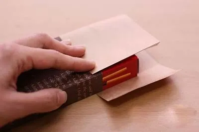 Hogyan csomag egy órát, mint egy ajándék saját kezűleg