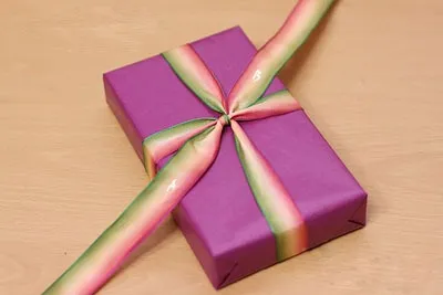 Hogyan csomag egy órát, mint egy ajándék saját kezűleg