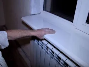 Hogyan kell telepíteni egy műanyag ablakpárkány saját kezűleg