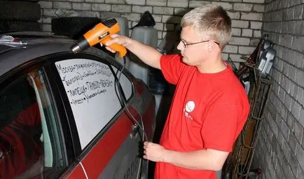 Hogyan kell telepíteni az egyetemes formázó szélvédő (szélvédő) Hogyan kell telepíteni az univerzális szélvédő öntvény