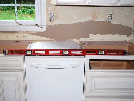 Hogyan kell telepíteni a pulton a konyhában