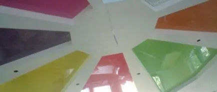 Hogyan válasszuk ki a színét a szakaszon mennyezet