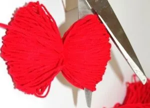 Pompon mat meg a kezét