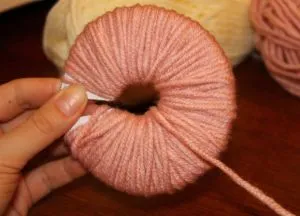 Pompon mat meg a kezét