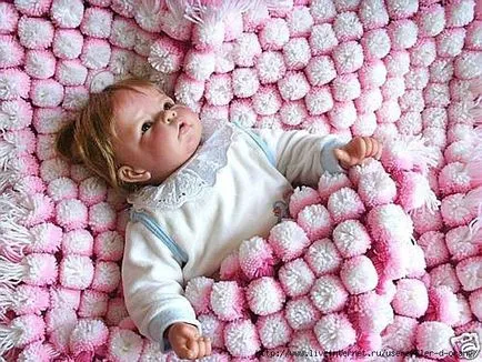 Pompon mat meg a kezét, lépésről lépésre workshop Báránya pompon és csomagok