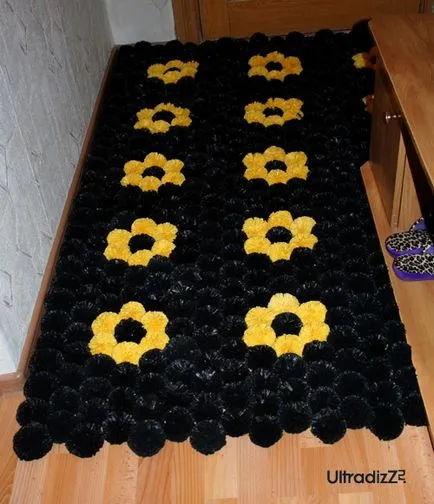 Pompon mat meg a kezét, lépésről lépésre workshop Báránya pompon és csomagok