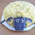 A krémet a torta díszítő