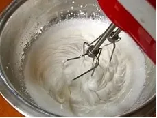 Tejszínhab díszítő torta receptje - hogyan lehet tejszínhabot (krém) Tejszínhab díszítő torta receptje - hogyan lehet tejszínhabbal