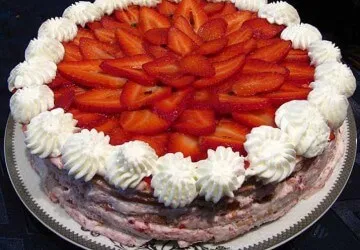 A krémet a torta díszítő