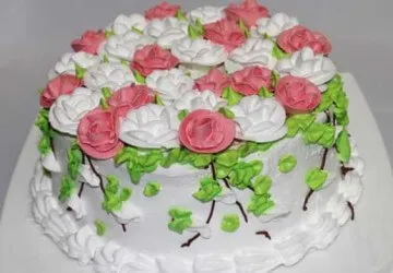 A krémet a torta díszítő