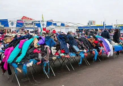 Amennyiben átadás ruházat takarékosság üzletek, használt gyűjtőhelyek (második) Amennyiben átadás ruházat takarékosság üzletek, használt gyűjtőhelyek