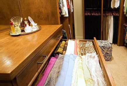 Lover, sálak és Palatines dedikált boltban, ahol a jólét (zsebkendő) Lovers kendő, sál, stoles szentelt hol tárolja a vagyonukat