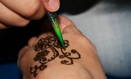 Mehendi otthon hogyan lehet henna - egy recept, hogyan kell felhívni