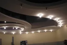 Multi-level mennyezet, és kilátással a fotók, három szinten, egy profilt, jelölje ki az előnyeit videó (felső) Multi-level mennyezet, és kilátással a fotók, három szinten, egy profilt, jelölje ki az előnyeit videó
