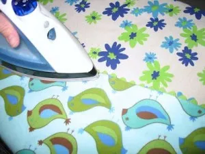 Összes baba takaró kezével