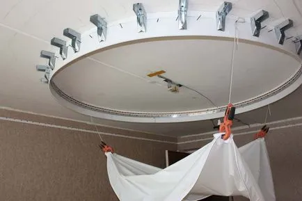 Multi-level mennyezet, és kilátással a fotók, három szinten, egy profilt, jelölje ki az előnyeit videó (fotó) Multi-level mennyezet, és kilátással a fotók, három szinten, egy profilt, jelölje ki az előnyeit videó