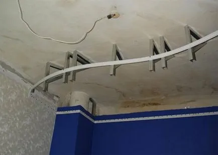 Multi-level szakaszon mennyezet - mind a saját kezét, hogy ne a telepítést, válassza ki a profilt, lásd: (többszintű) Multi-level szakaszon mennyezet - mind a saját kezét, hogy ne a telepítést, válassza ki a profilt, lásd: