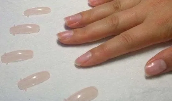 Nail tetején egy gélt képez, és akril (gél) Körömhosszabbítás felső gélt képez és akril