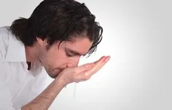 Orrfolyás és tüsszögés, mi a kapcsolat, és hogyan lehet eltávolítani őket, mind a sinus (rhinitis) Orrfolyás és tüsszögés, mi a kapcsolat, és hogyan lehet megszabadulni tőlük, minden arcüreggyulladás