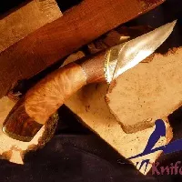 A kés a kezüket otthon