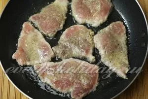Hússzeleteket burgonyával kemencében recept egy fotót a sertéshús