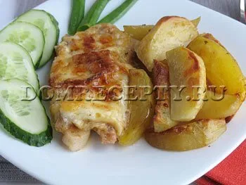 Karaj burgonyával és sajttal kemencében recept egy fotó