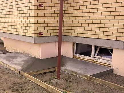 Vak terület a ház körül, saját kezével, mint a helyes dolog, és az utasítás (home) Vak terület a ház körül, kezét, hogyan kell csinálni útmutató