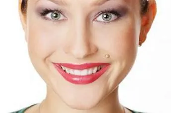 Piercing a felső ajak (fotók)