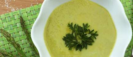 Etetés a gyermek egy év után a megfelelő üzemmód, a táplálkozás, a durva menü és receptek (videó)