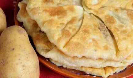 Plăcintă sajttal és gyógynövények (plăcintă) Plăcintă sajttal és gyógynövények