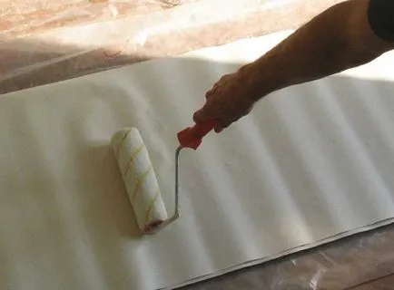 Tapétázás a kezével, mint a legtöbb videó, ragasztás, beillesztés fal matrica, mint perekleit (ragadós) Tapétázás a kezével, mint a legtöbb videó, ragasztás, beillesztés fal matrica, mint perekleit