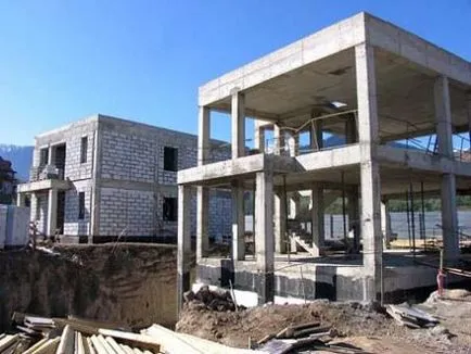 Projektek és építési magánházak betonozott és panelek