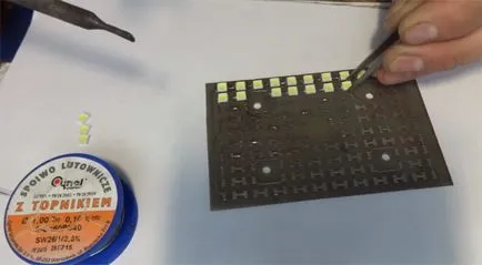 Egyszerű LED reflektor kezével