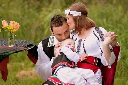 A gyerek a karjában minden nap, hogy mit kell csinálni (kör) A gyermek karján egész nap, mit kell tenni