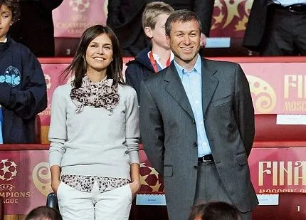 Roman Abramovics Arkadevich életrajz, képek, hírek, a személyes élet, a felesége és a gyerekek 2017-ben (életrajz) Roman Abramovics Arkadevich életrajz, képek, hírek, a személyes élet, a felesége és a gyerekek 2017-ben