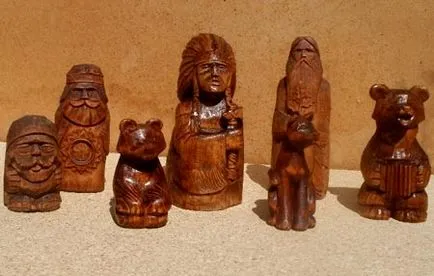 Faragott adatok állatok fából a kertben