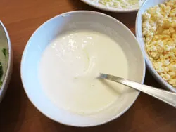 Saláta crabsticks, tojás, sajt, uborka - frissesség (saláta crabsticks és tojás) Saláta Tarisznyarák, tojás, sajt és uborka - frissesség