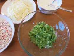 Saláta crabsticks, tojás, sajt, uborka - frissesség (saláta, uborka crabsticks) Saláta Tarisznyarák, tojás, sajt és uborka - frissesség
