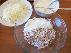 Saláta crabsticks, tojás, sajt, uborka - frissesség (saláta crabsticks) Saláta Tarisznyarák, tojás, sajt és uborka - frissesség