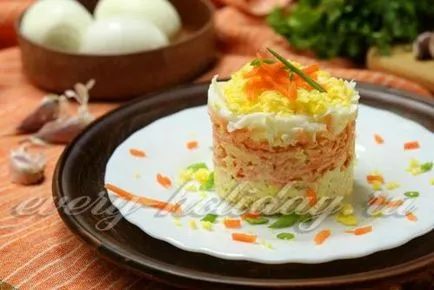 Csirke saláta sárgarépa és a sajt (recept) Csirke saláta sárgarépa és a sajt